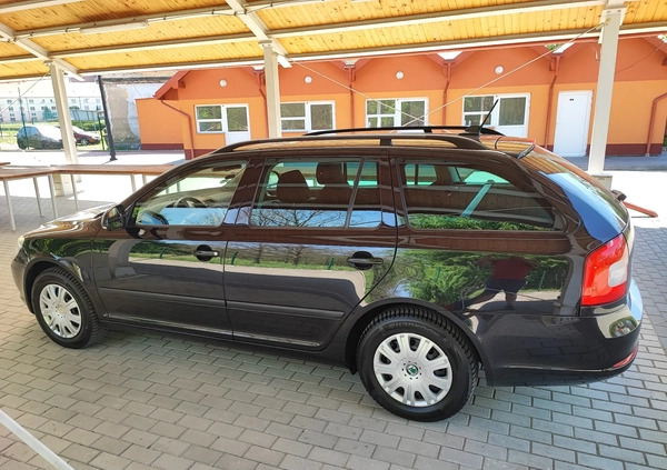 Skoda Octavia cena 24800 przebieg: 210000, rok produkcji 2011 z Mieszkowice małe 301